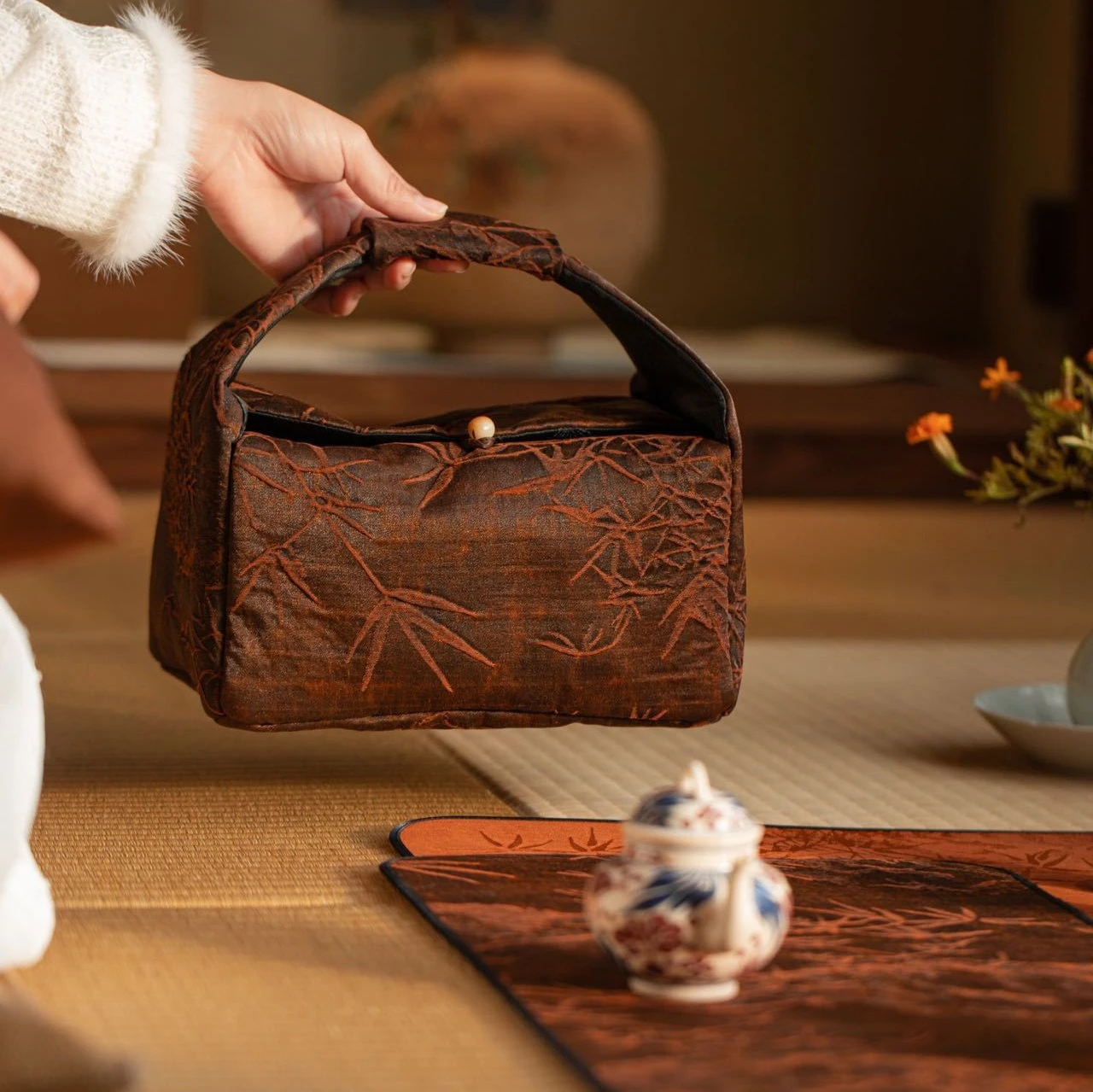 

Teapot bag, tissue box, retro cloth, one piece will be sent on behalf of others.