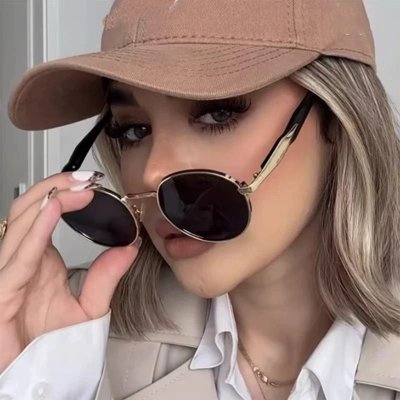 Retro Oval Metal Frame Sunglasses UV Protection Lightweight For Daily Wear