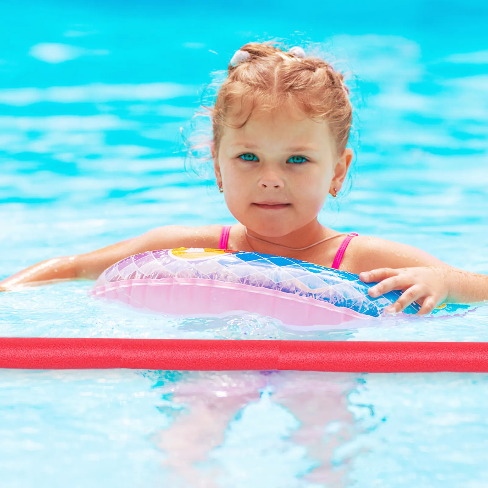 4 Stück Pool-Nudeln aus Schaumstoff, große, weiche Schwimmnudeln für Kinder und Erwachsene, verbesserte Auftriebskraft, rutschfeste Oberfläche, schnell trocknend, hell