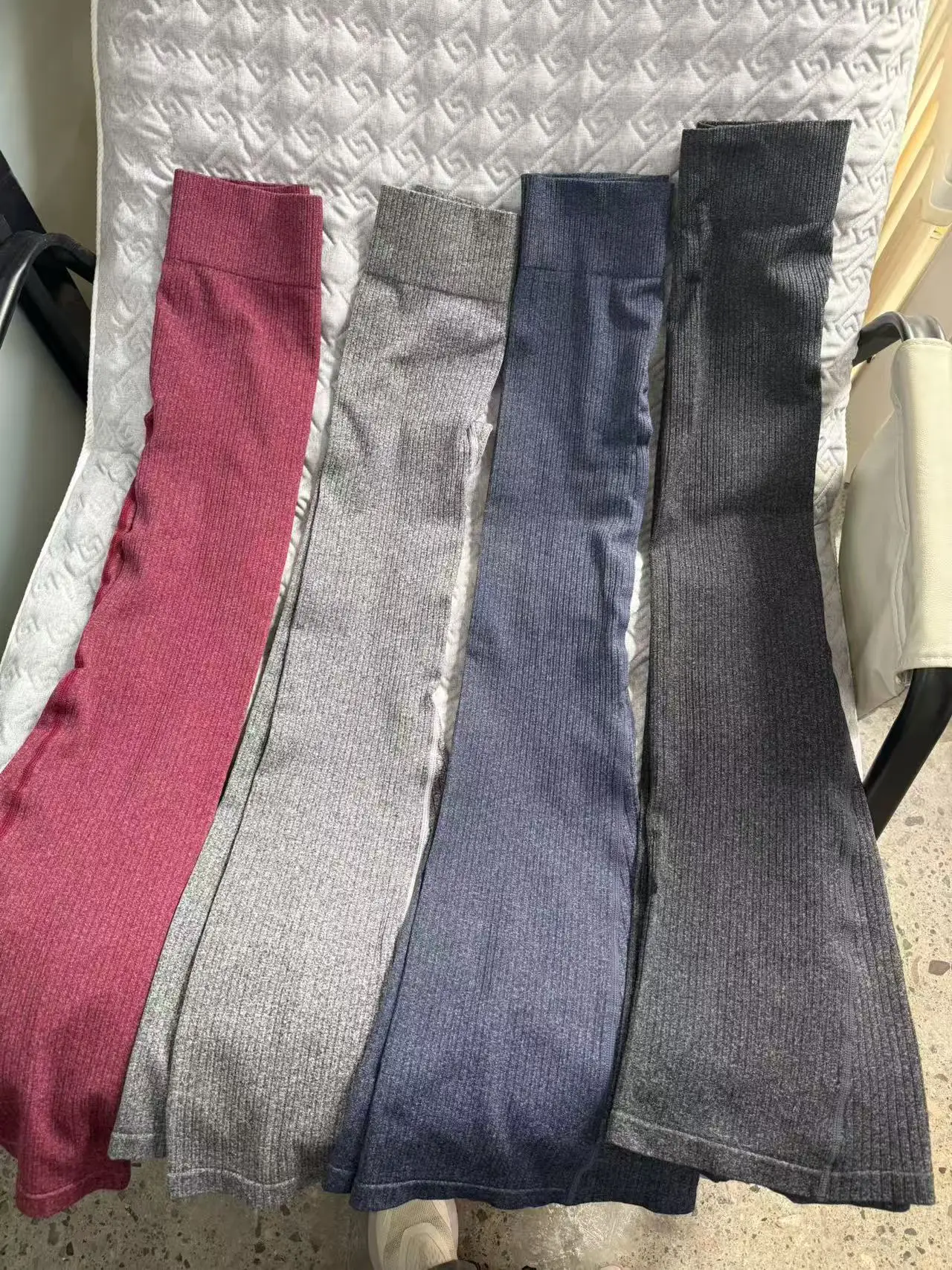 Nahtlose gerippte Strick-Schlaghose für Damen, hochtailliert, einfarbig, schmal geschnitten, Yoga-Schlaghose, dehnbare Leggings für Fitness, Laufen und Training – Detail 14