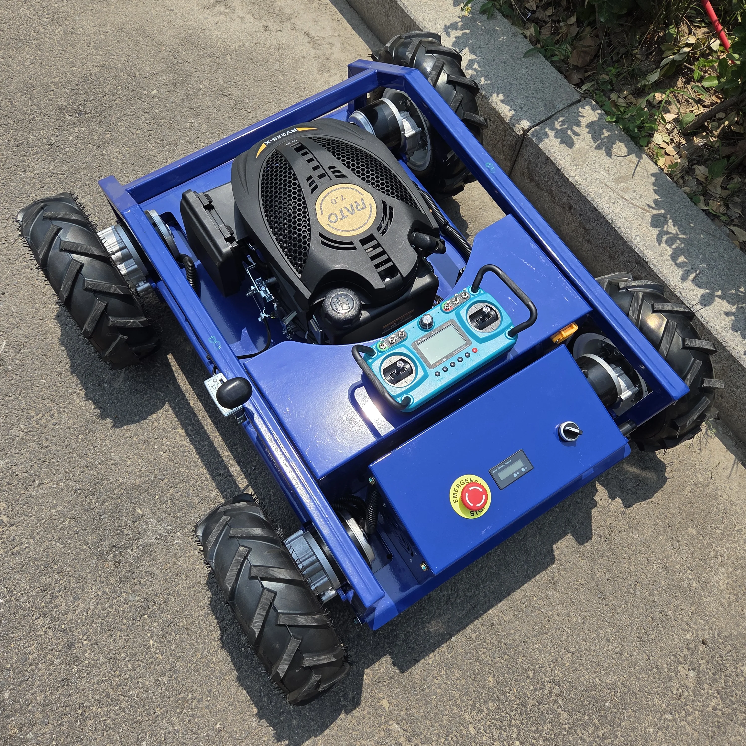 Home-use fully automatic remote-controlled lawn mower: automatic climbing, safe to use on slopes, and efficient in weeding