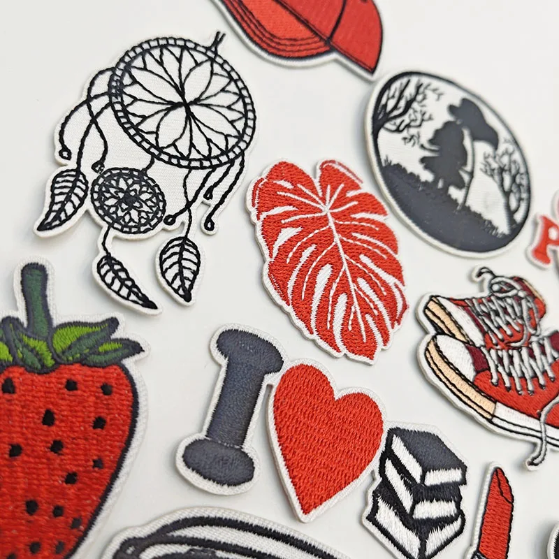 2024 Hot Embroidery Patch DIY Lipstick Strawberry Glasses Stickers Adhesive Badges Iron on Patches Emblem Cloth Bag Accessories