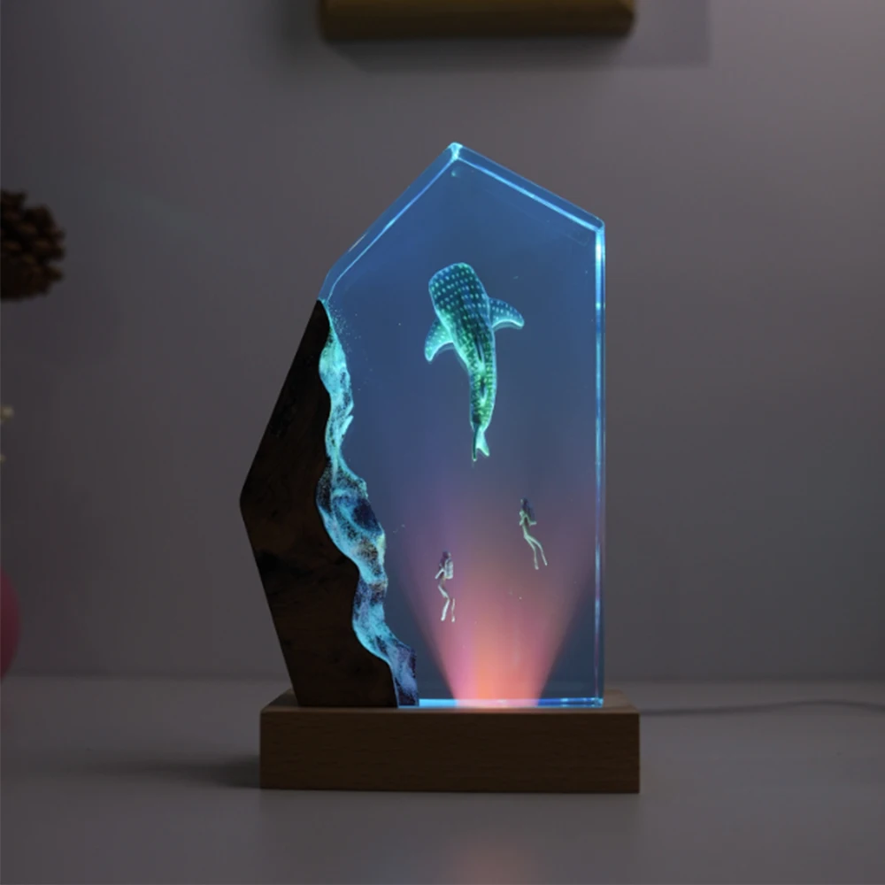 

Тема китовых дайверов, светильник из органической смолы, креативное искусство, ночник, ремесленное украшение, океанский пейзаж, настольная лампа, зарядка через USB