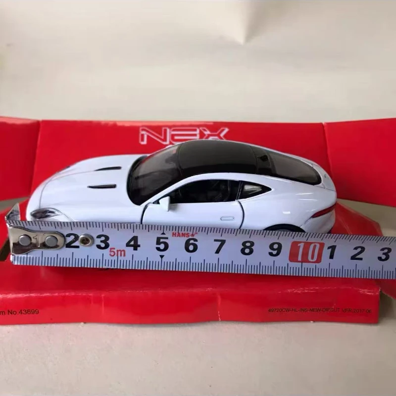 WELLY 1:36 JAGUAR F-Type Coupe Model Samochodu Ze Stopu Metalu Symulacja Kolekcjonerska Zabawka Autko z Napędem Pull-back Prezent Kolekcjonerski