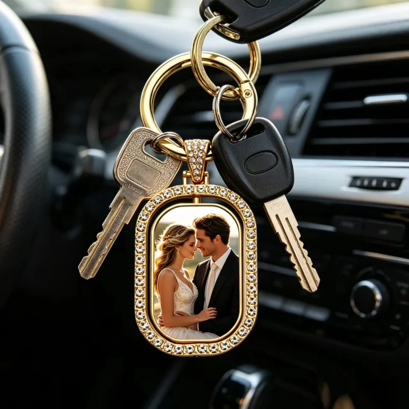 Porte-clés personnalisés sertis de diamants en or, impression recto-verso, uniques et personnalisés, signifiants, parfaits pour les cadeaux.