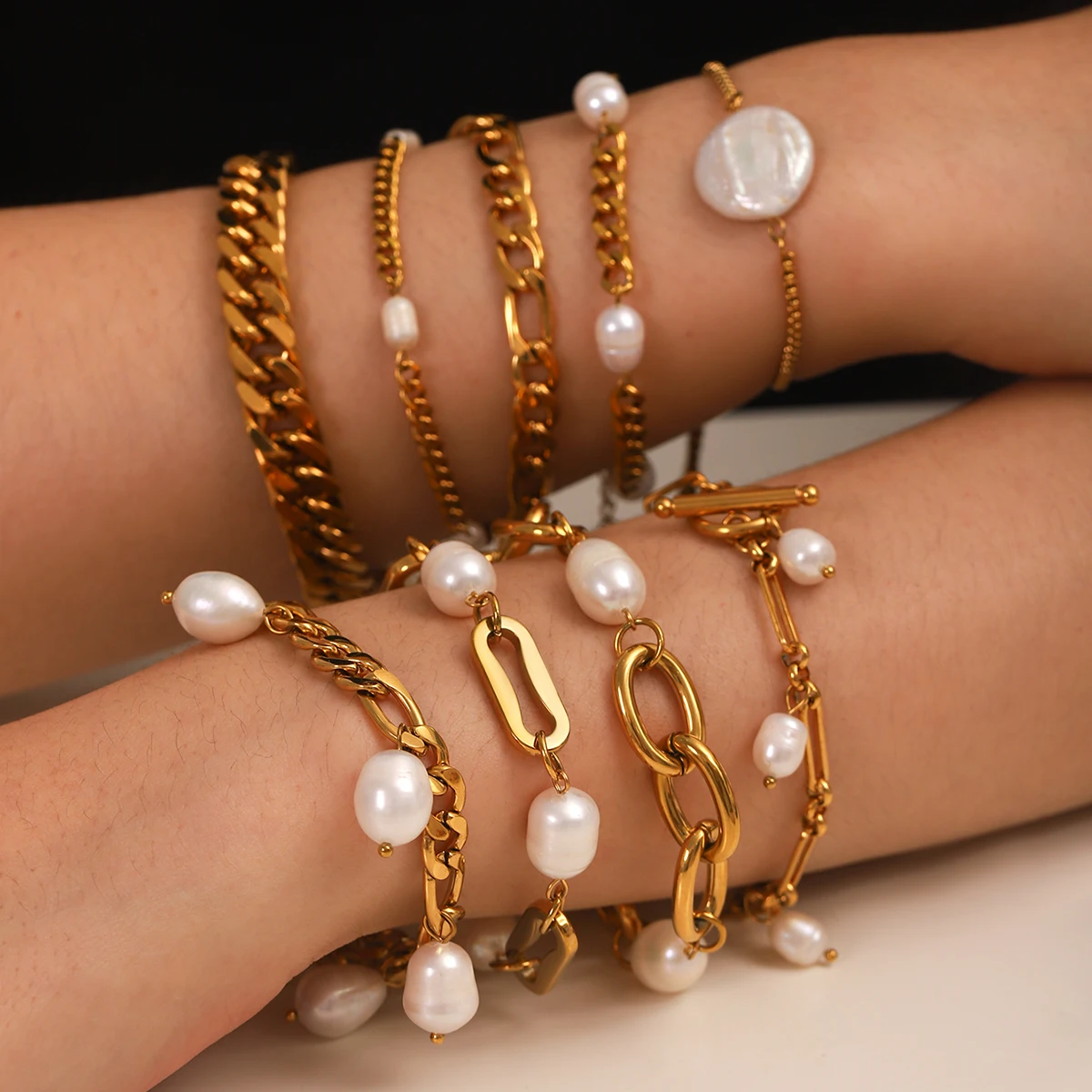 

Huangchao Stainless Steel Paper Clip Shaped Chain Bracelet for Women Pearls 18K Gold Plated Jewelry Fashion Accessories Gift