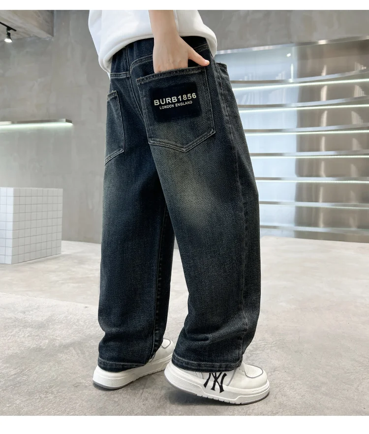 Koreanische Modische Jungen-Jeans mit Buchstabendruck, Gerade Geschnittene Denim-Hosen, Kinderhosen mit Weitem Bein, Lässige Kinderhosen für Alter 5-14 Jahre – Detail 6