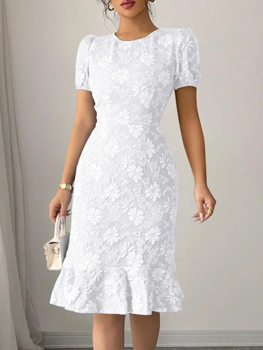 فستان قصير أنيق بأكمام قصيرة بتصميم جاكار على شكل زهرة لعام 2025 فستان حفلات صيفي بأكمام منتفخة ورقبة دائرية فستان ضيق على الورك جديد