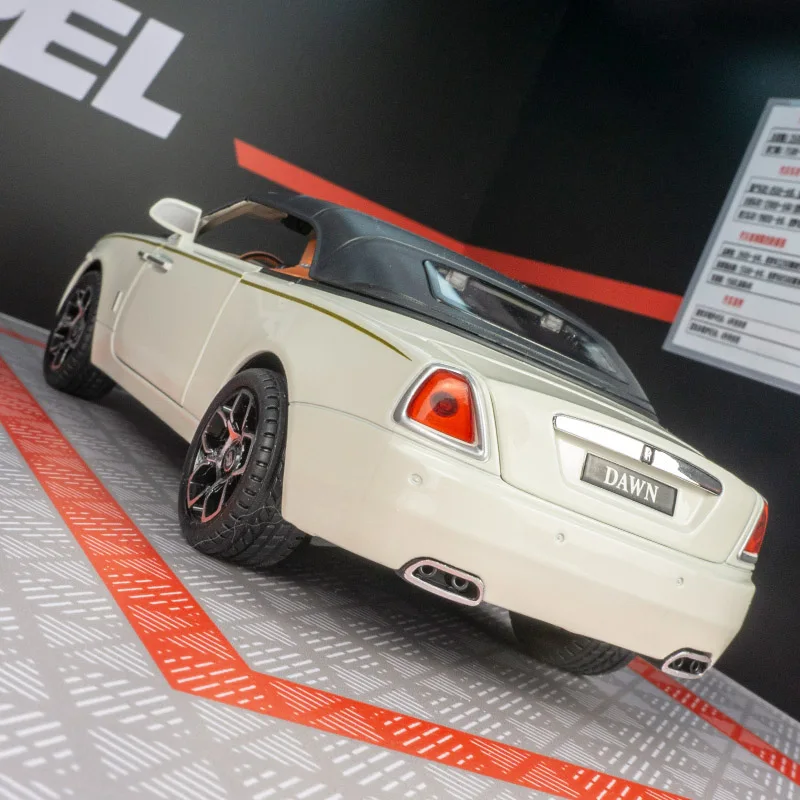 

1:24 Rolls-Royce alloy car model Pull-back acousto-optic toy car door and hood trunk can open children's gifts.