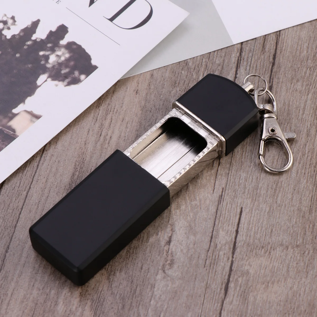 

Portable Ashtray Smoking Outdoor Accessory Kayaking Ashtraysashtray with Lid Plastic Gift