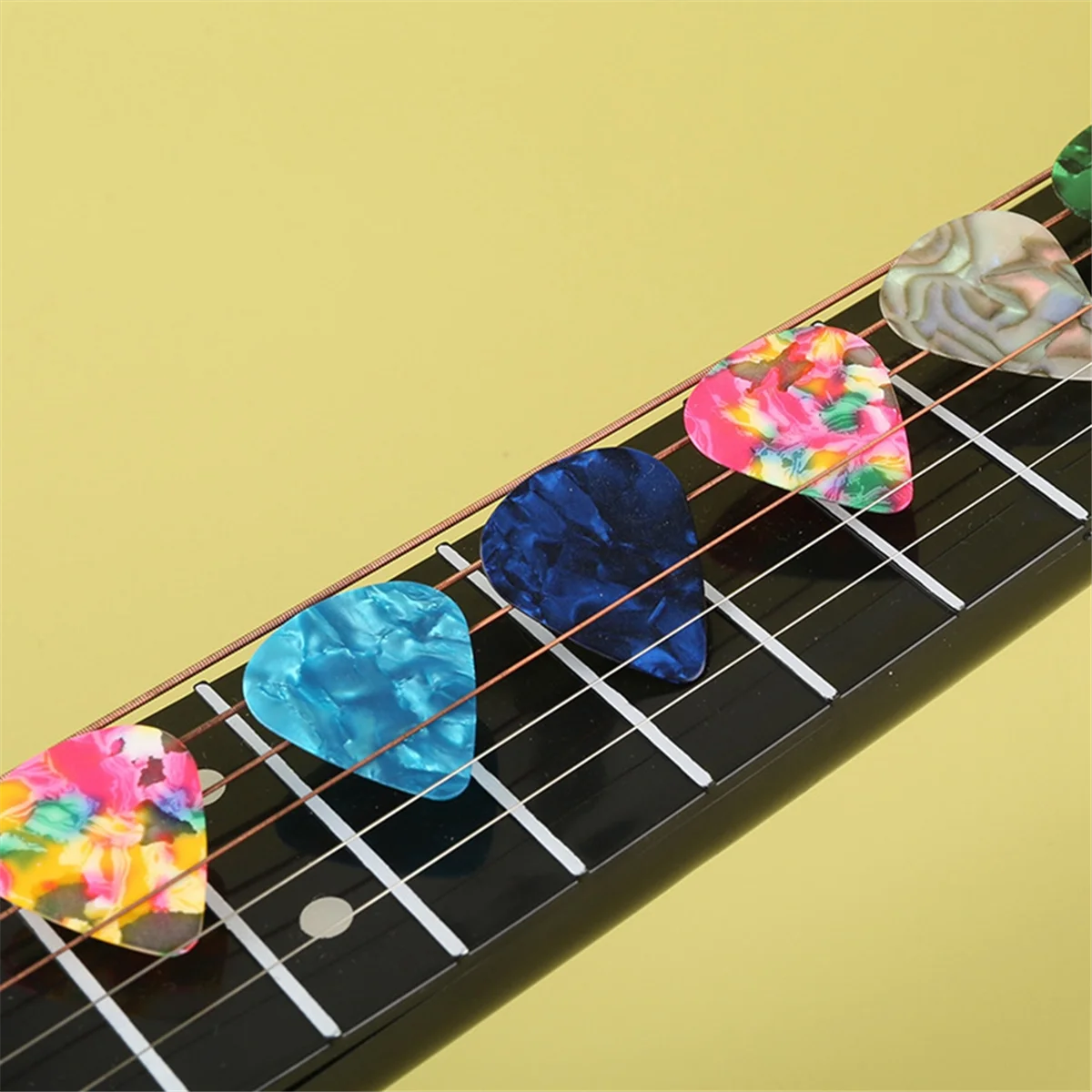 30 قطعة يختار الغيتار Plectrums السيليلويد الغيتار يختار 0.46 0.71 0.96 مللي متر ملمس مريح ملون