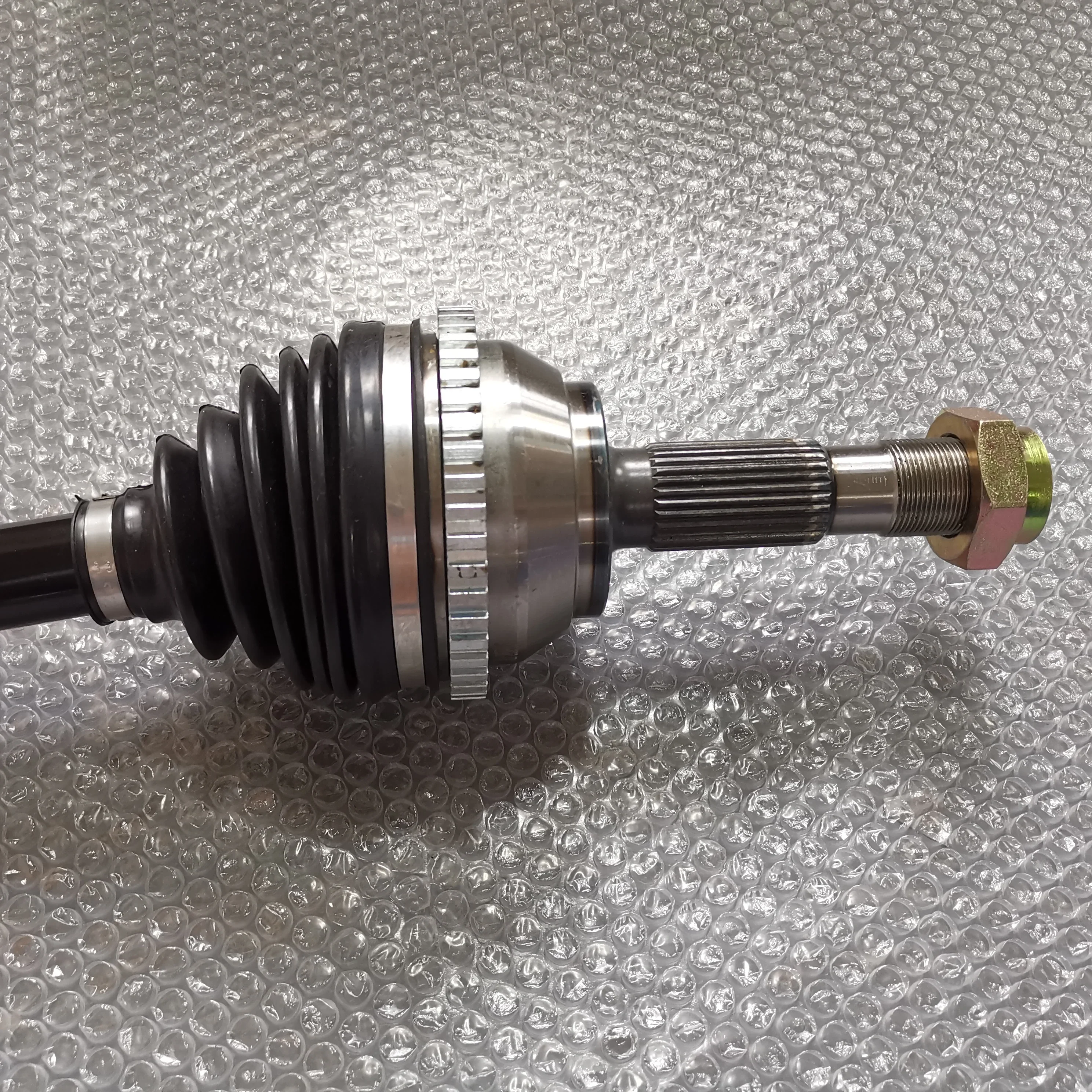 SAIC MAXUS V80 High quality 5MT front drive axle shaft RH C00036398