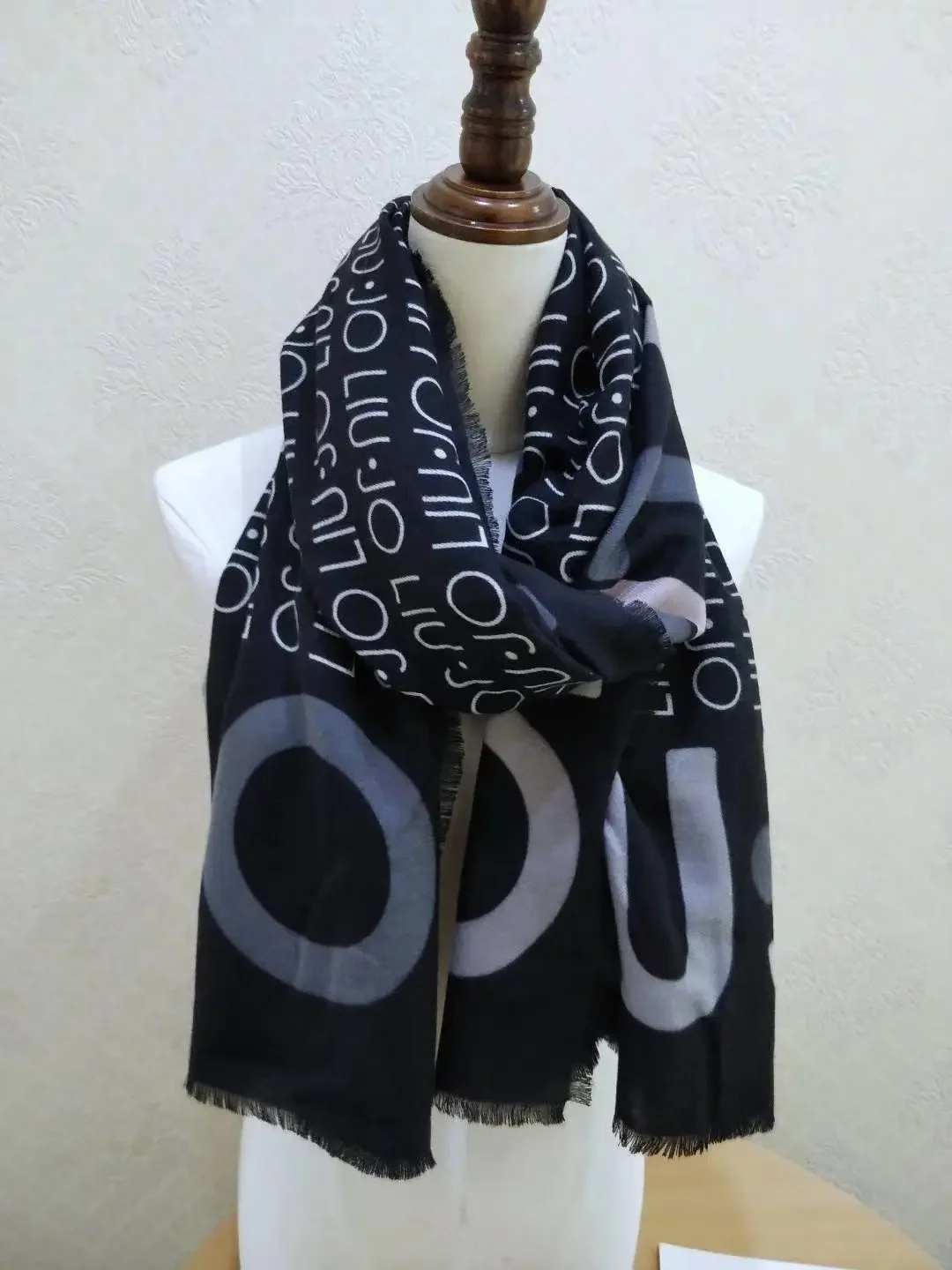 2024 autumn and winter new variety of large square scarf shawls