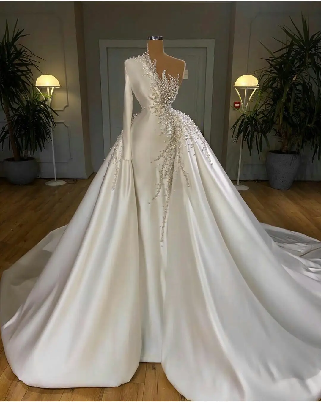 Luxury Chapel Wedding Dresses Satin Beaded Wedding Bridal Gowns One Long Sleeve Wedding Gown Sweep Train Vestidos De Novia