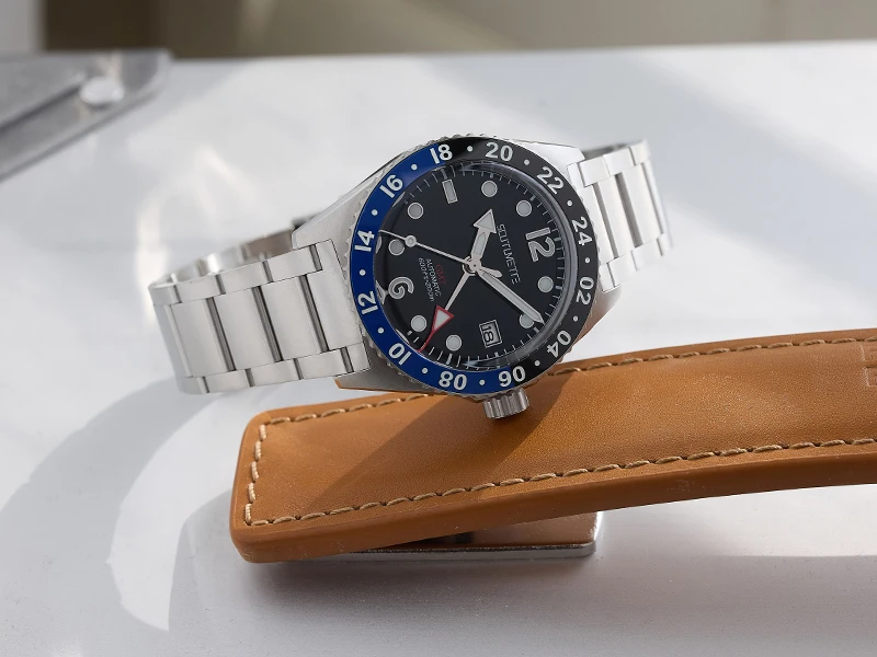 SCUTUMETTE T062 Auto GMT Herrenuhr Dual Time Zweifarbige Keramiklünette Leuchtend im Dunkeln Tägliches Globales Reisen Outdoor 200M Schwimmfestes Gummiarmband – Detail 5