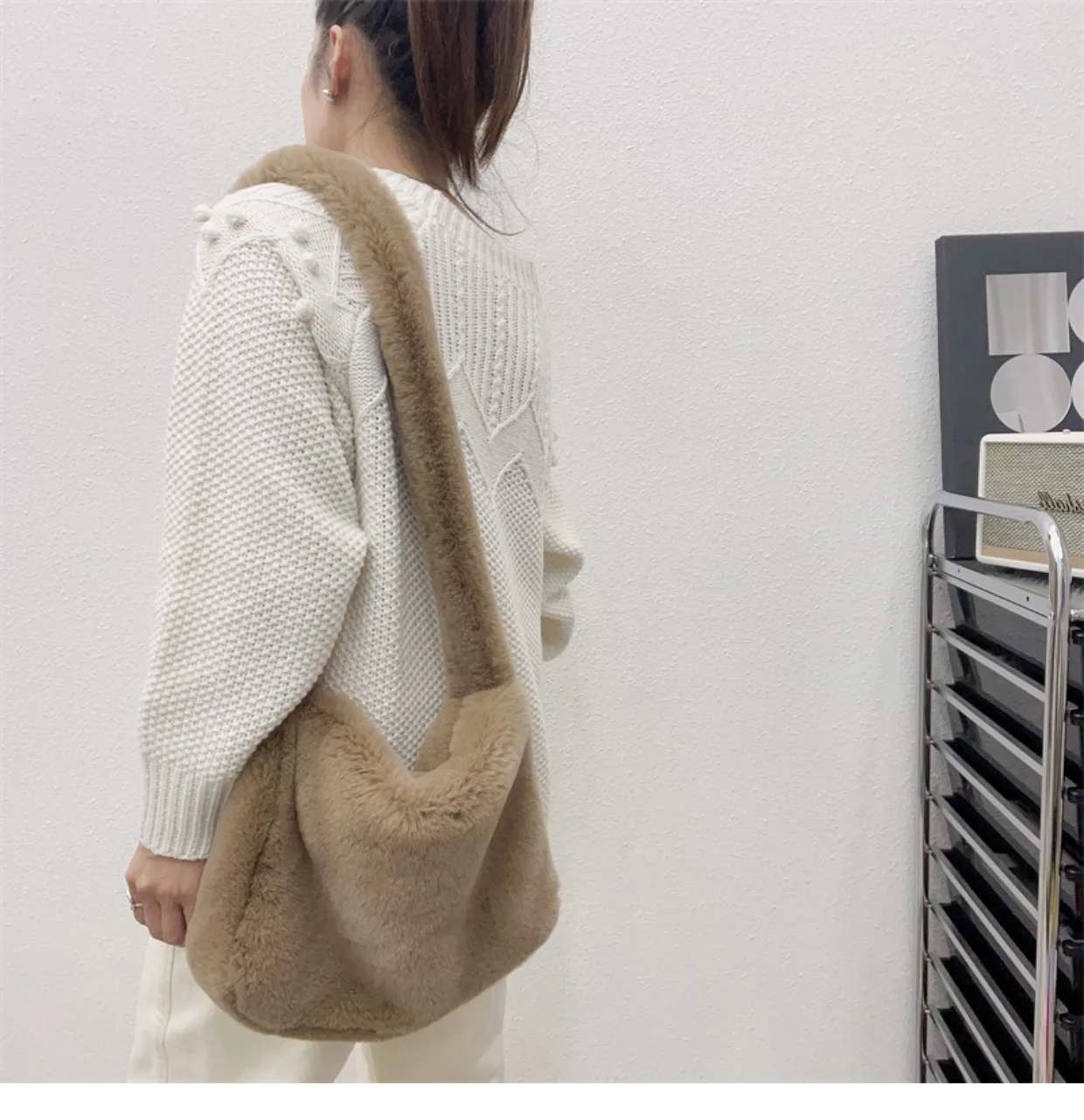 Fashion Shoulder Bag Casual Solid Color Faux Rabbit Fur Women Sling Bag Simple Fluffy Plush Bucket Crossbody Bag Handbags image 3