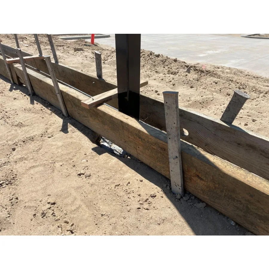 

Flat Steel Stakes for Concrete Forms with Nail Holes - 1.5 Wide - Painted - Removable Reusable V Point End - Construction Grade