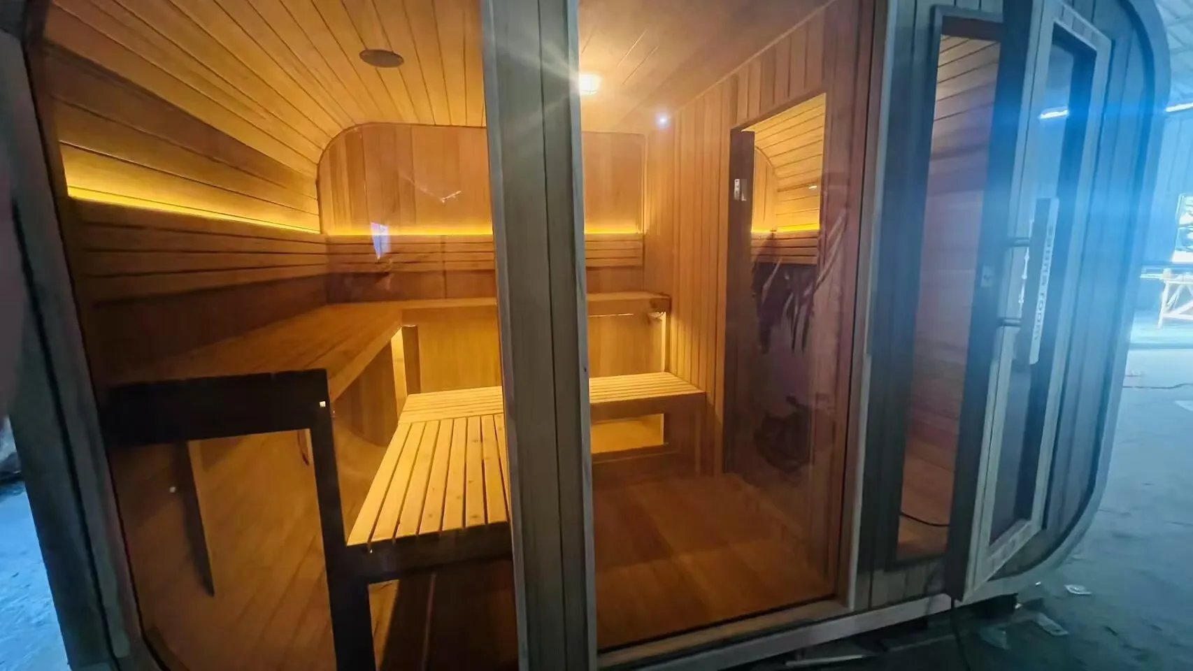 Traditional Sauna Room, Red Cedar Solid Wood Outdoor Wood Sauna, 4-6 Person, Wood Burning Stove Wet Steam Sauna for Home Garden