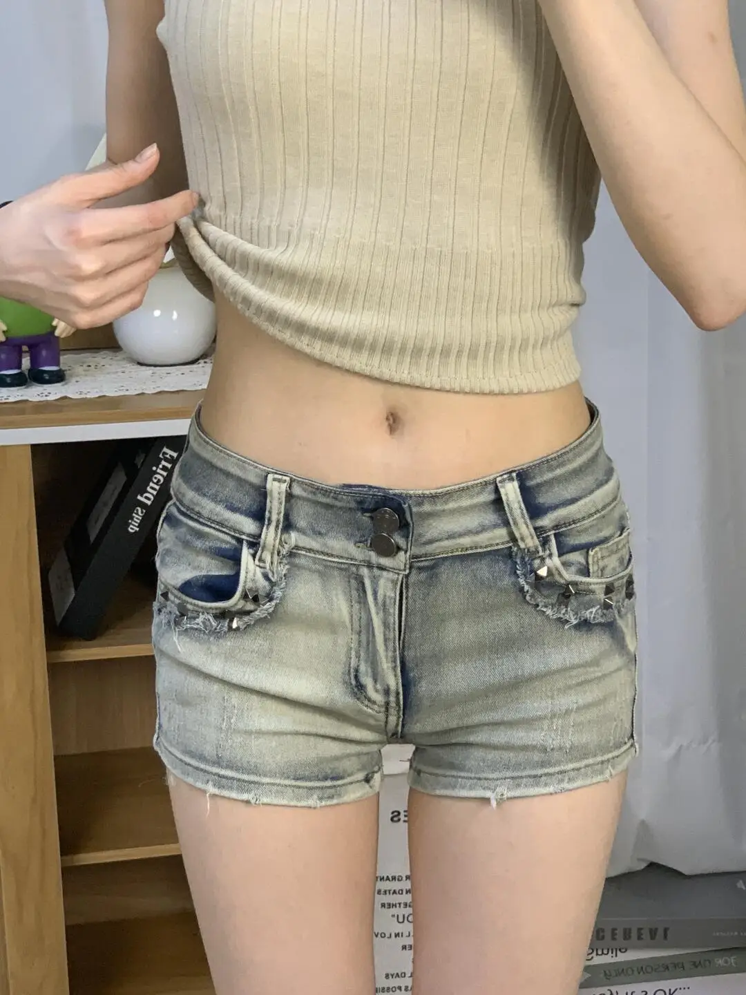 

Low Waist Rivet Enhanced Hip American Style Denim Shorts Women's Summer New Retro Tightening Hot Pants Trendy Skirts