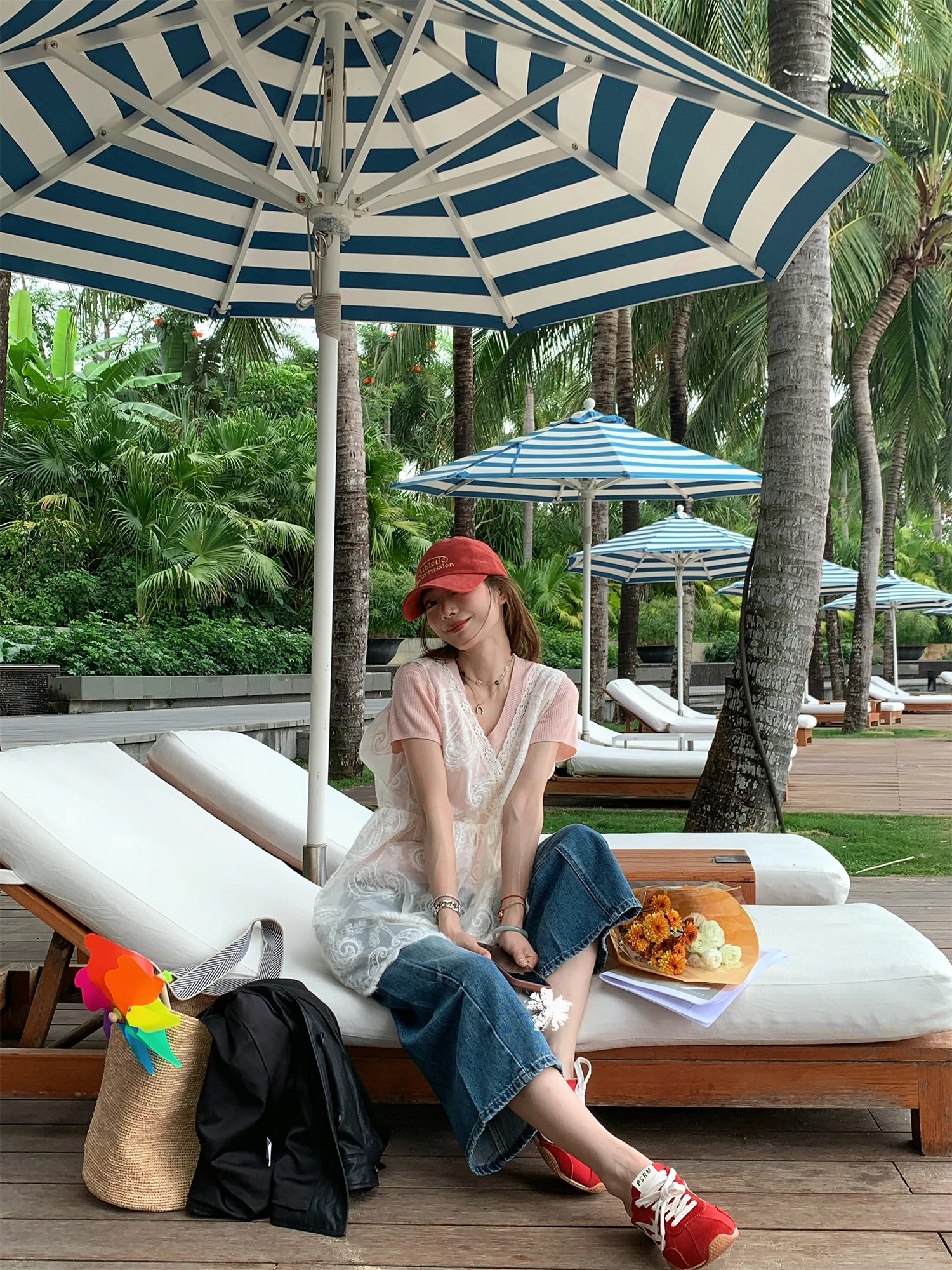 

Асимметричный топ с кружевной отделкой в корейском стиле для повседневной носки, с коротким рукавом, женский, белый, с пайетками, асимметричный крой