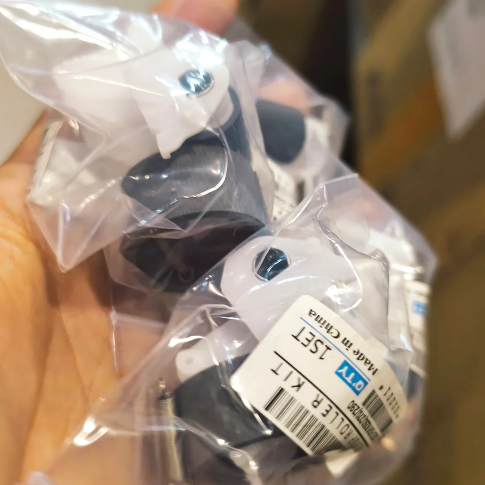 

1sets pick up roller for Epson L801 L800 L805 R250 R270 R280 R290 R330 R390 T50 A50 RX610 RX590