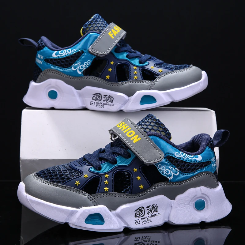 A pair of children's sports basketball shoes, with soft soles that provide comfortable wearing and good durability. MF-Y218