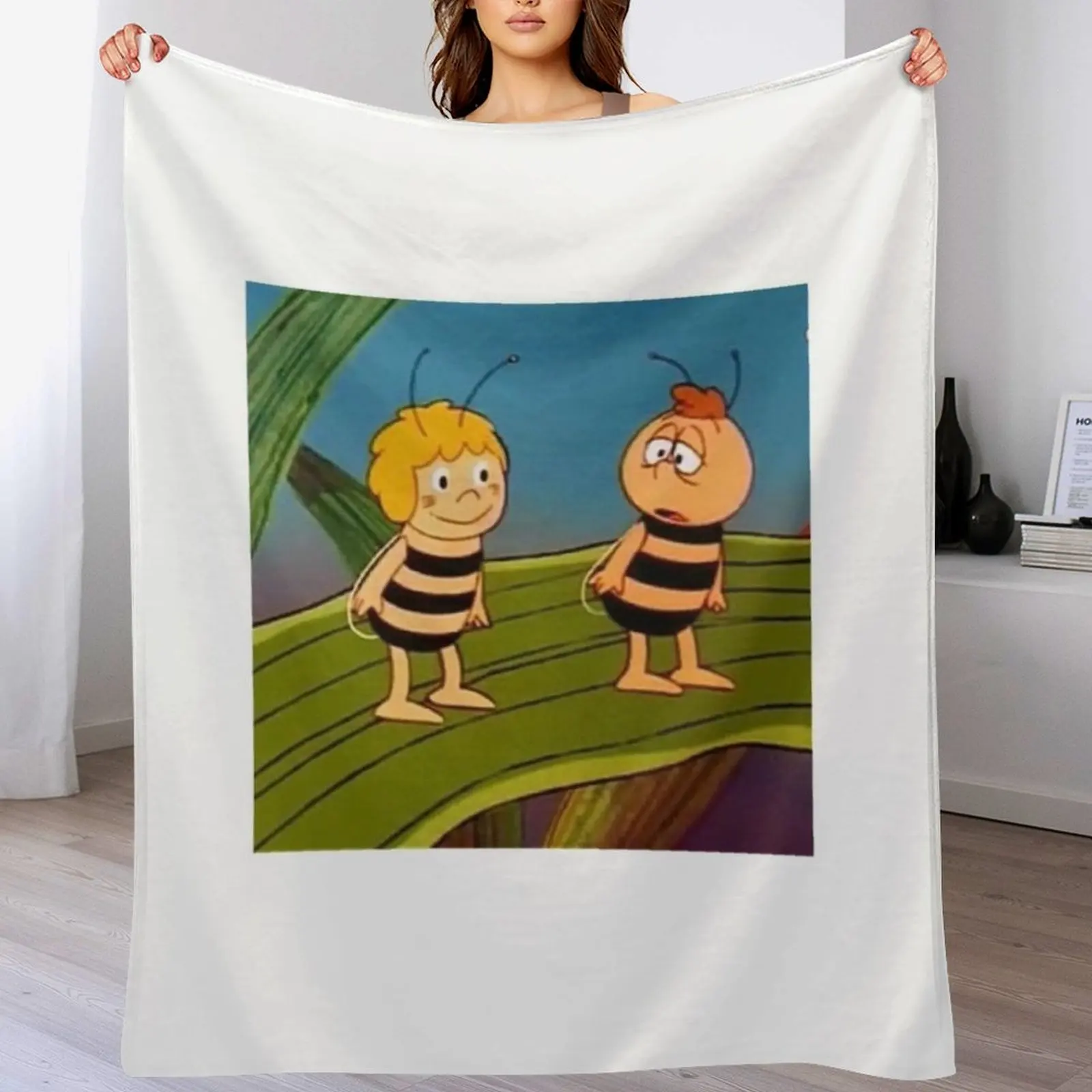 Maya the bee Throw Blanket