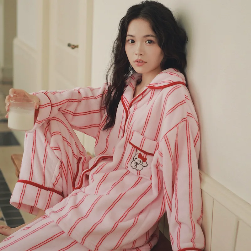 

Winter New Women's Coral Velvet Pajamas Cute Embroidered Winter Loose Comfortable Flannel Home Clothes Two Sets