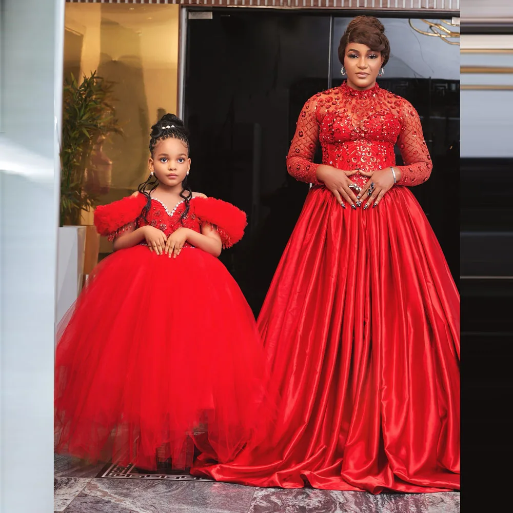 

Christmas Red Mother and Daughter Dress With Beads Crystals Luxury Mommy and Me Birthday Gowns For Photo Shoots