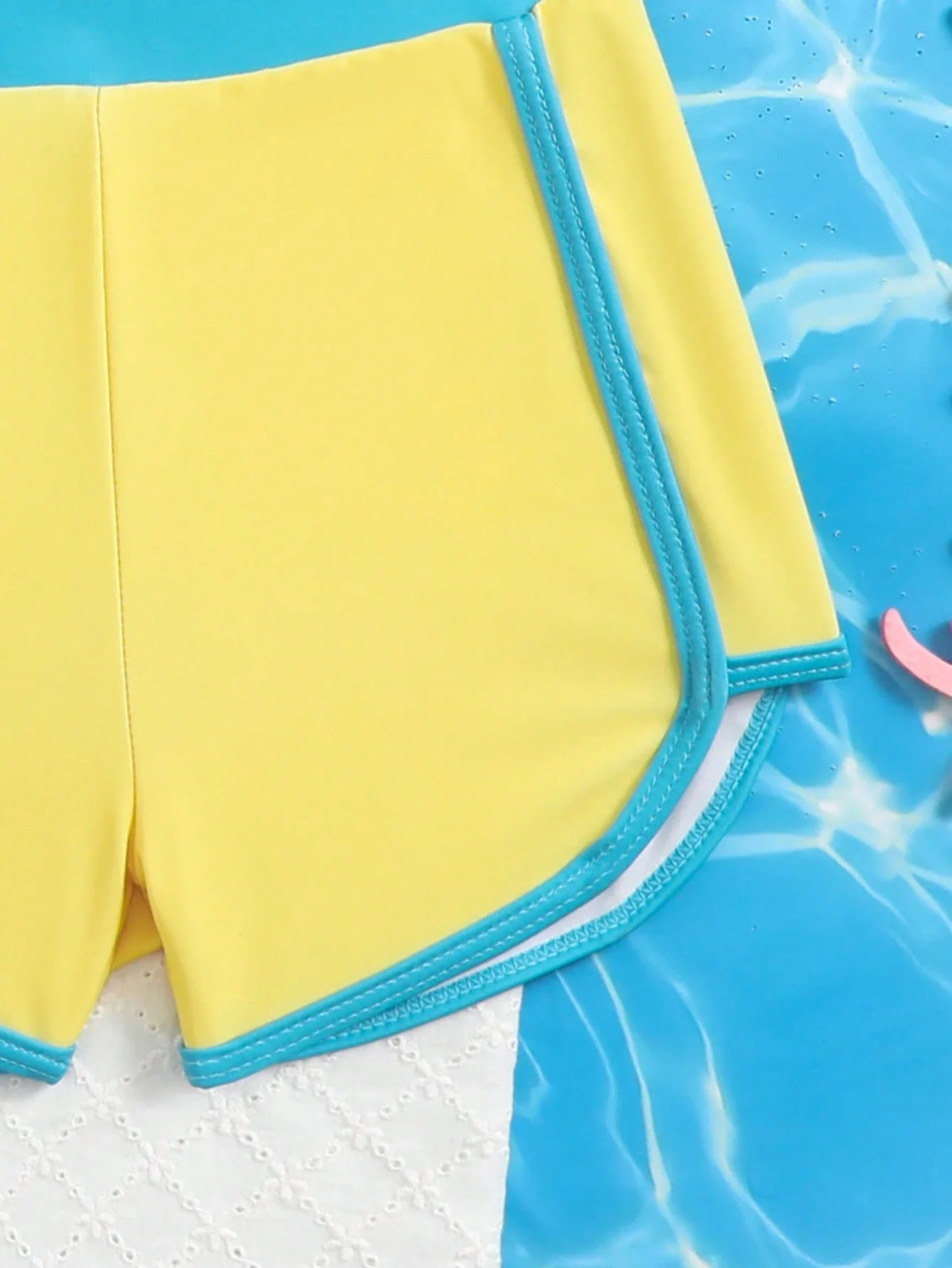 

Women's Long Sleeve Rash Guard Two Piece Swimwear Set With Zipper