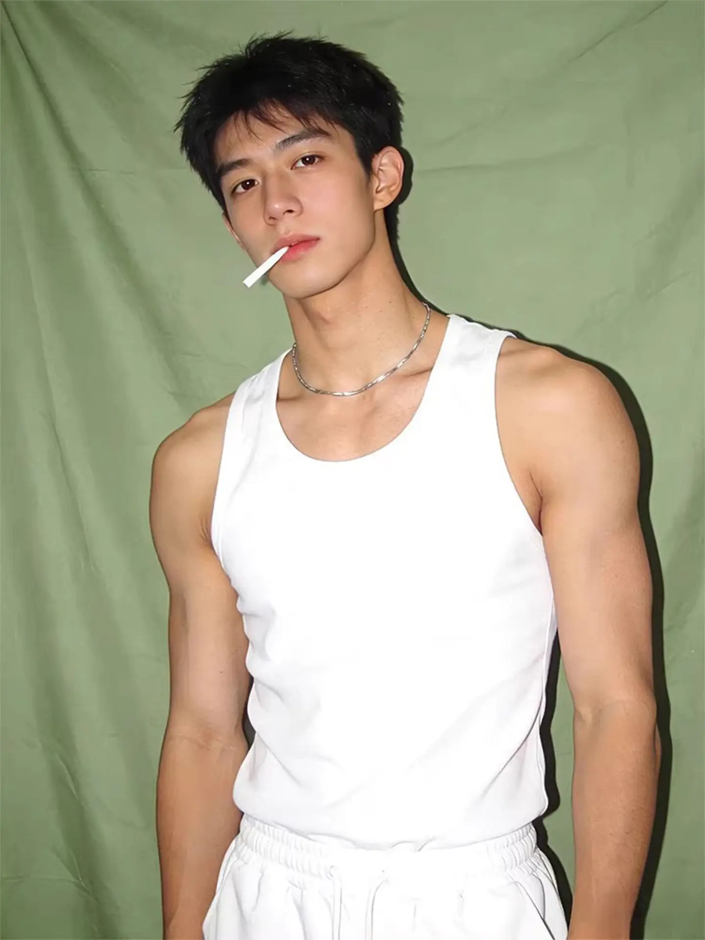 White round Neck Ice Silk Threaded Sweat Vest Men's Outdoor Sports Fitness Muscle Show Sleeveless T-Shirt Easy to Wear