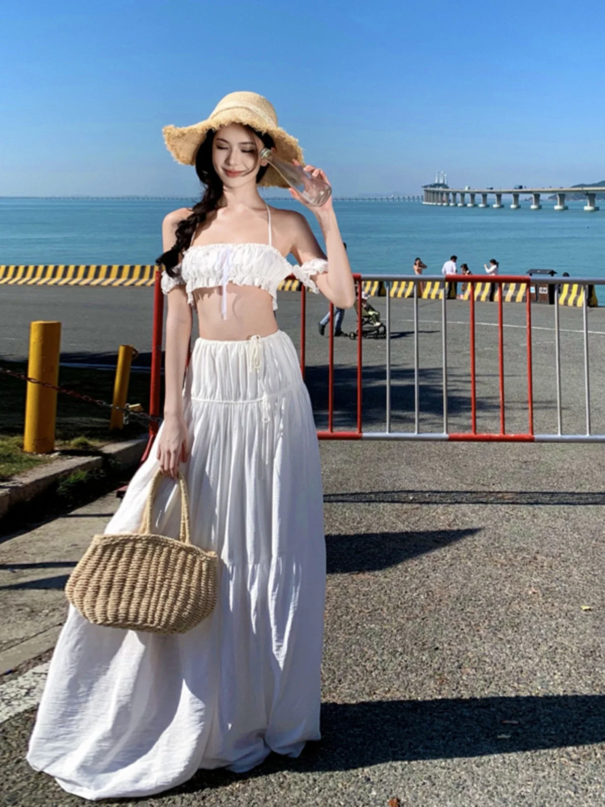 

Пляжный комплект из двух предметов: белый топ на бретелях и юбка, летний хлопковый костюм для женщин, стиль Aosphere Dopane Island...