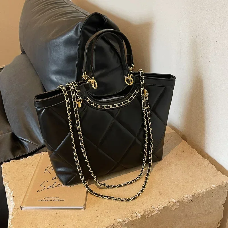 

Light Luxury Fashion Style Diamond Tote Bag 2025 New Large-capacity Portable Women's Bag Chain Fashion Messenger Bag