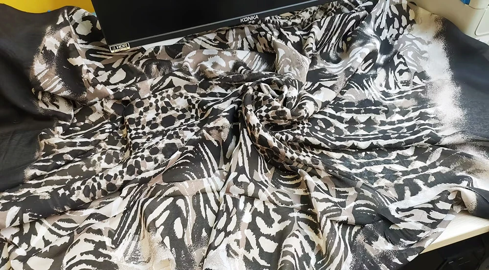 1 Meter X 1,35 Meter Schwarzbrauner Leoparden-Seidenchiffon 100% Natürliche Seidenchiffon-Stoffe aus Maulbeerseide – Detail 11