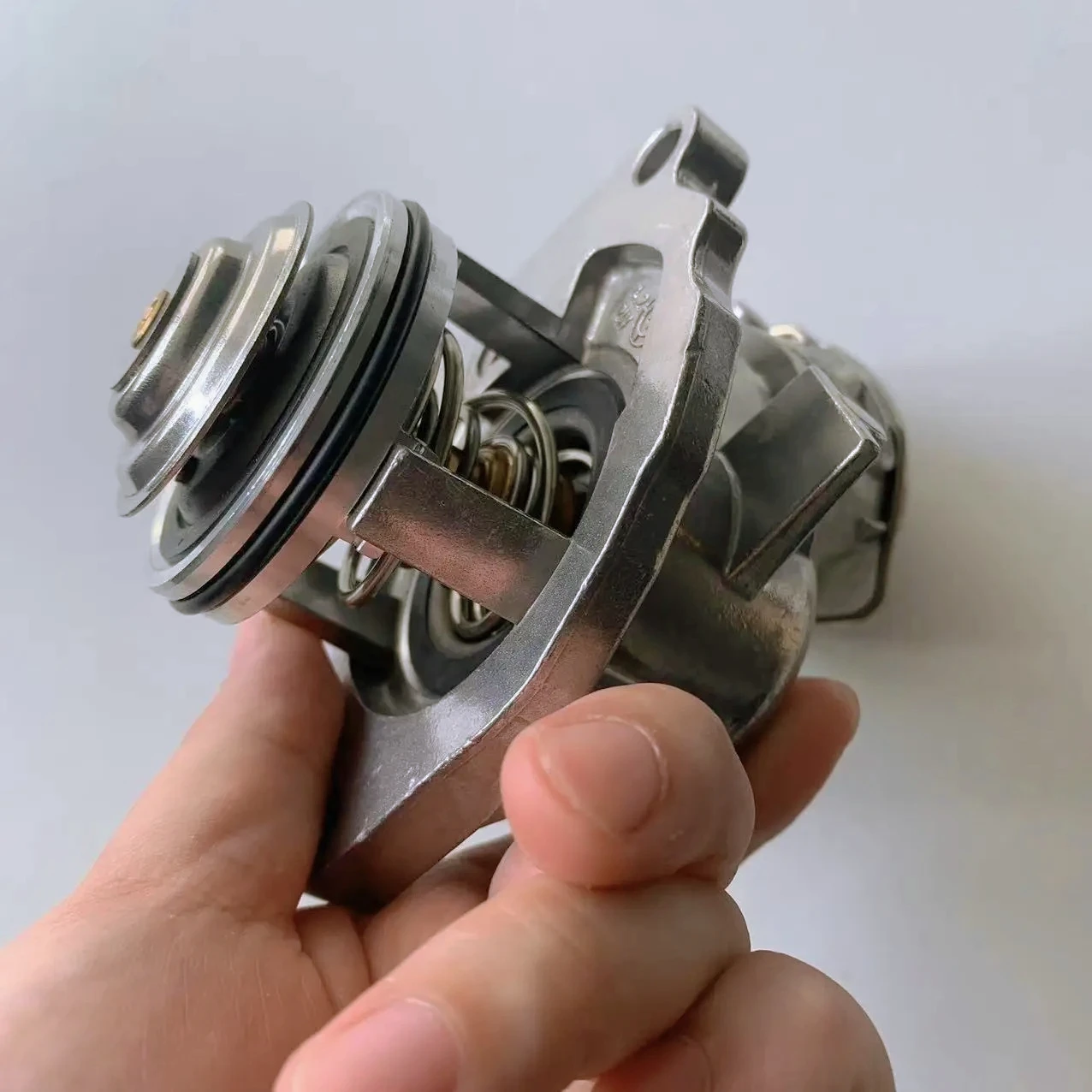 

AC-OEM A2722000415 Mahle Engine Thermostat For Mercedes-Benz M272 Engine W204 GLK300 W221 S300 S320 S350 W251 R320 R350 W164