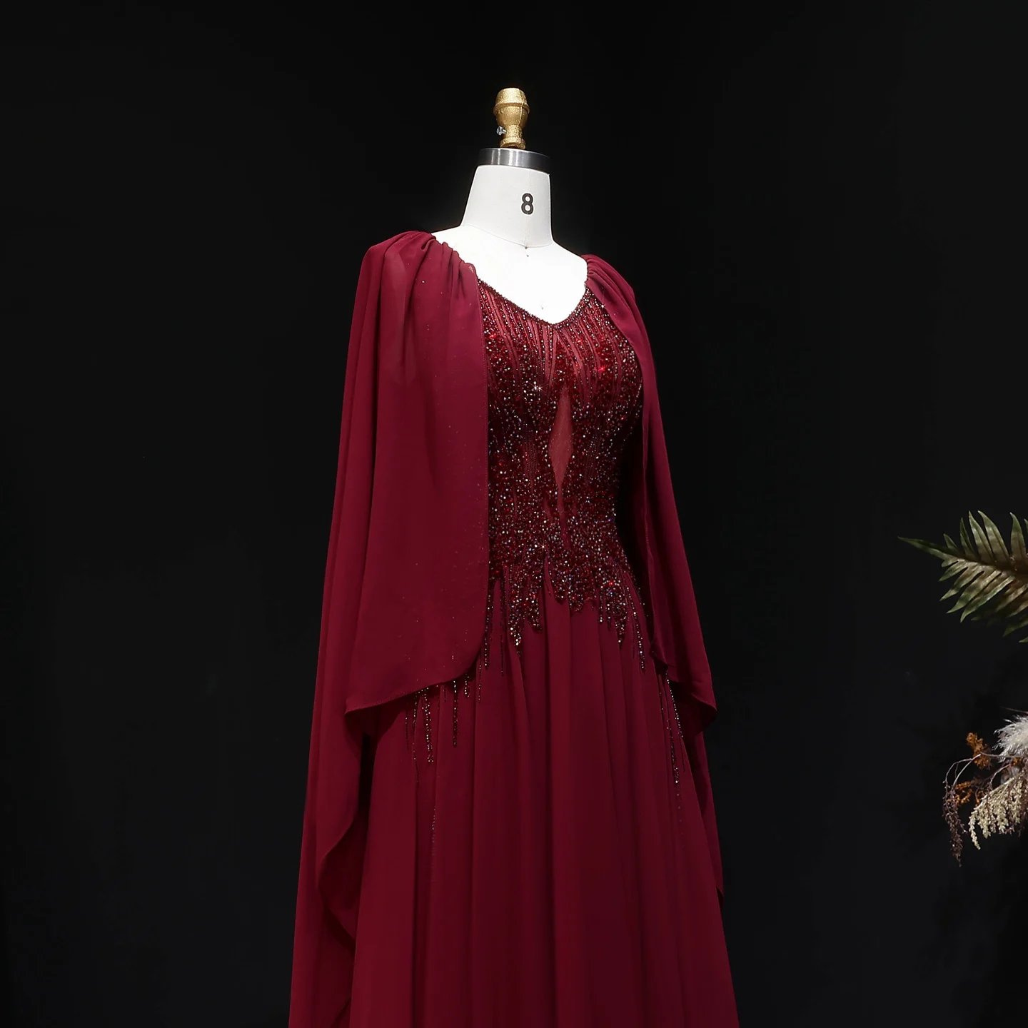 Sharon Said Luxuriöses Weinrotes V-Ausschnitt Langes Cape Chiffon Abendkleid Funkelndes Perlenbesetztes Arabisches Formelles Hochzeitskleid für Damen SS053 Custo – Detail 21