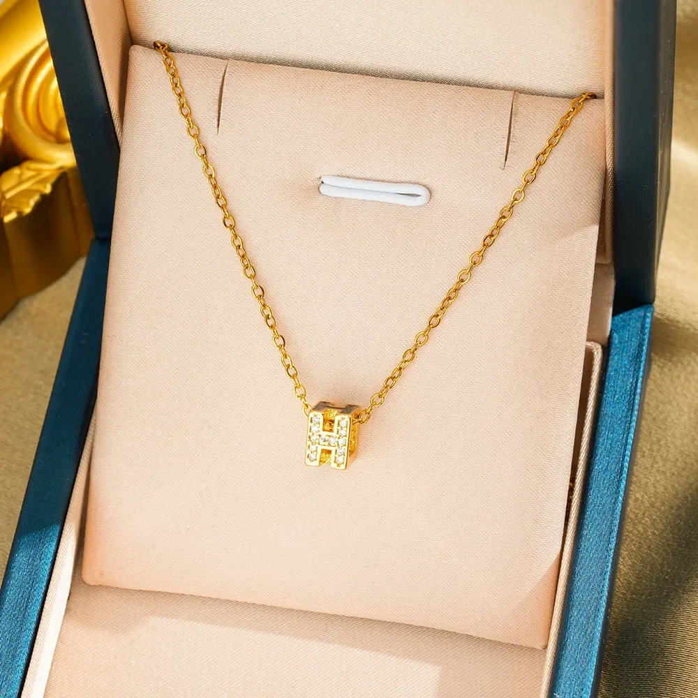 Новинка 2025 года. Этот кулон из 18-каратного розового золота с четырьмя лепестками клевера для женщин – это модный и популярный товар на Instagram.