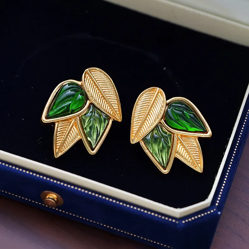 Medieval Style Green Resin Leaf Stud Earrings for Women Vintage Elegant Fashion Exquiste Aretes De Mujer Sweet Simple Jewelry