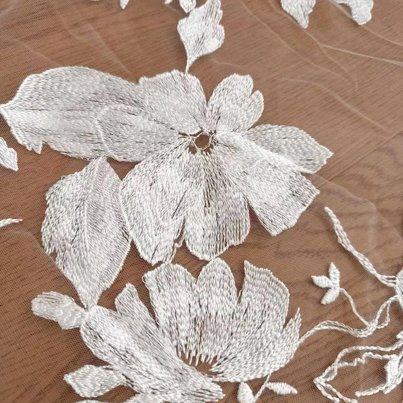 Spitzenstoff für die Brauthochzeit, bestickte Zweige und Blätter, Blumenzweigkleid, Netzstoff, Weiß, RS4217 – Detail 6