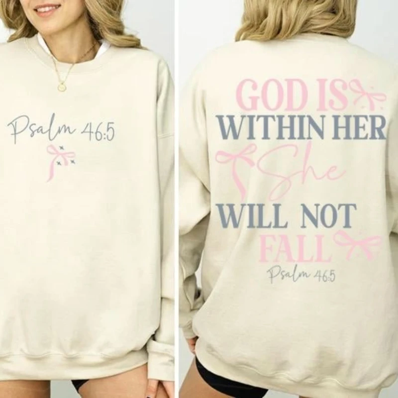 宗教的な神は彼女の中にいる キリスト教の詩篇 聖書の詩句 イエス 秋と冬のスウェットシャツ 十字架 信仰 ギフト 美的セーター