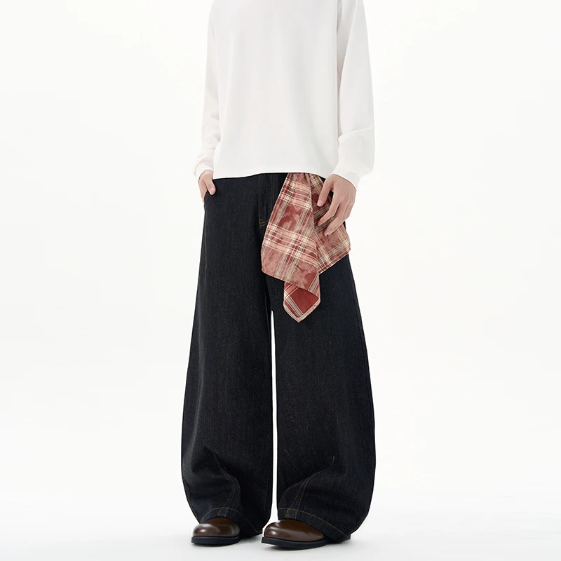 

Клетчатый тканевый кулон в сочетании с черными джинсами, мужские свободные изогнутые ножи, модные брендовые изогнутые джинсовые брюки.