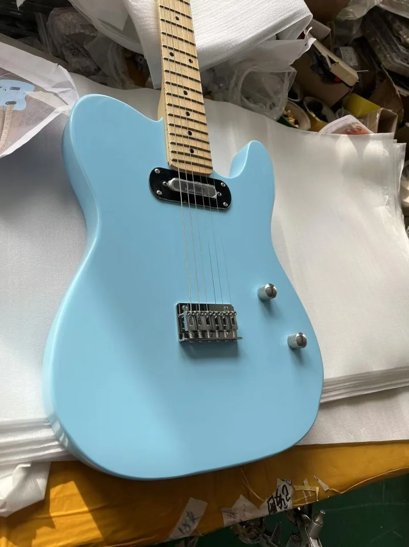 

Custom 6-string electric guitar，Maple neck and fingerboard，Silver hardware，Solid wood quality，Fixed bridge，Free delivery
