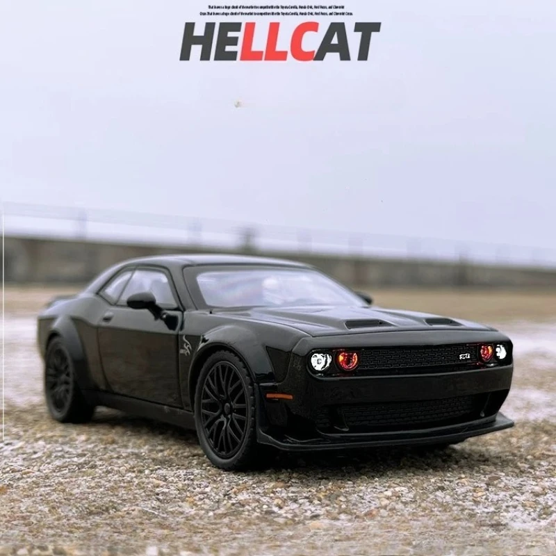 1:32 Challenger Hellcat Alloy Sports Car Model Simulation Diecast Metal Toy Muscle Car Model Sound and Light Toy Gift