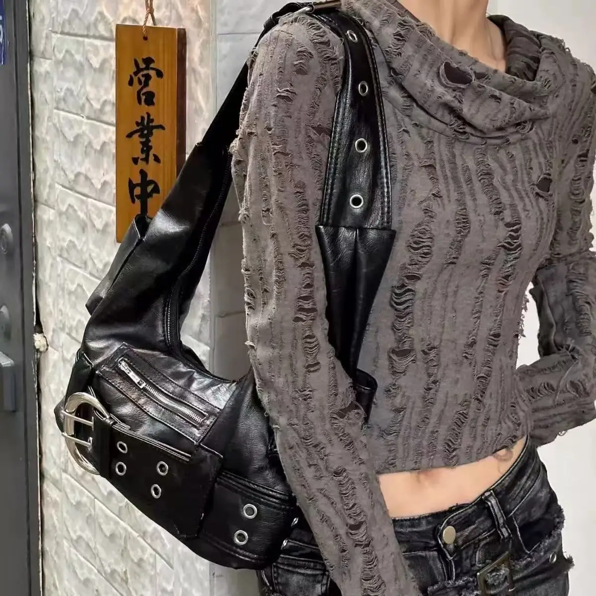 

New Y2K Spice Girl Wasteland Wind Retro Tote Bag Women's Large Capacity Premium Black Underarm Bag Locomotive Wind Shoulder Bag