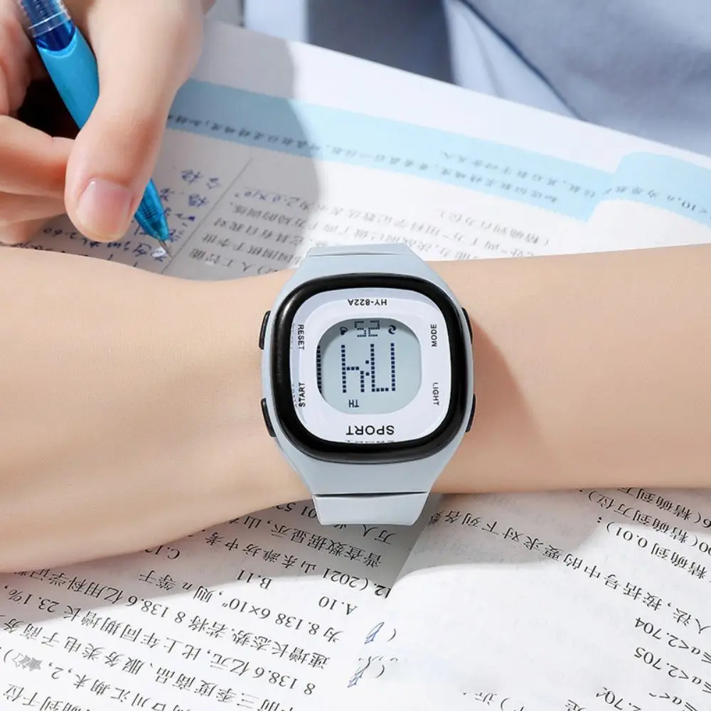 トレンディなタイミングデジタルウォッチ 快適なソフト電子時計 操作が簡単 軽量腕時計 学生向け
