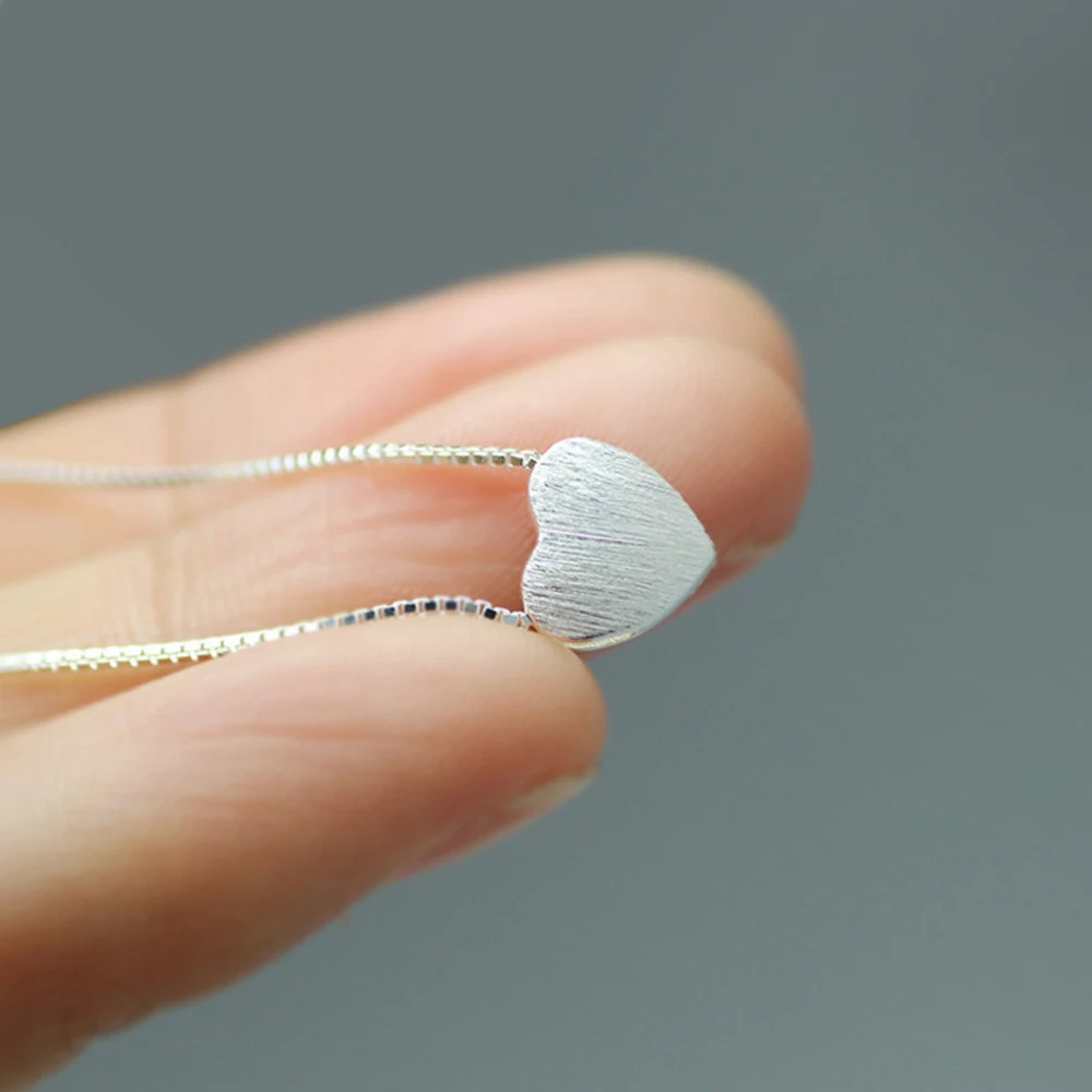 

Fashion Classic 925 Sterling Silver Heart-Shaped Necklace for Women Matte Heart Choker Birthday Festival Gift Non-Irritating