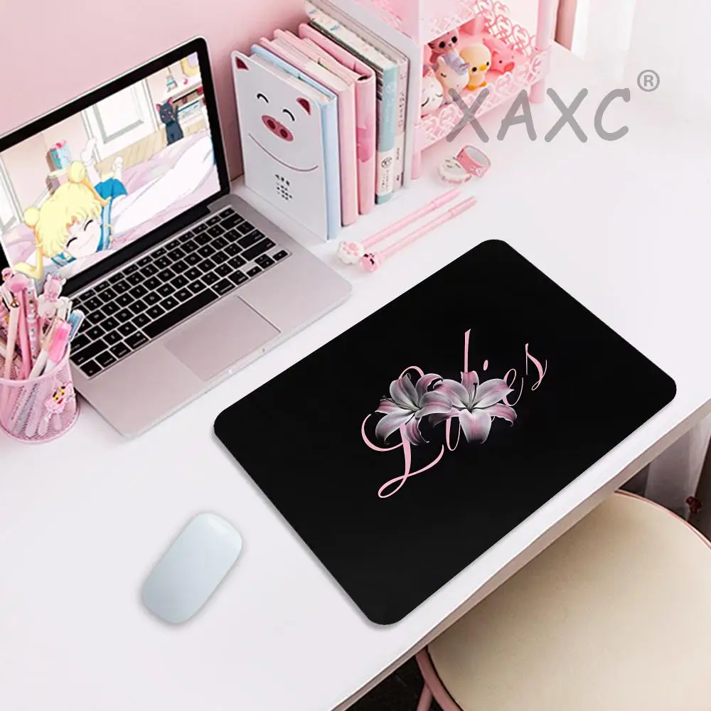 Mouse Pad Lilies Flower Black White Desktop Mats Micro Etched Honeycomb Surface Smooth E-Sports Mousepad