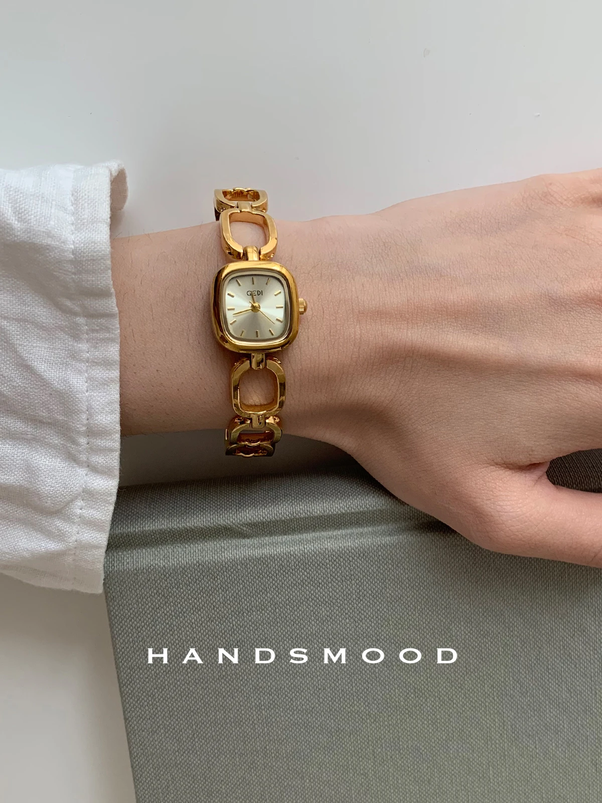 Elegant Women'S Watch, Gold Openwork Square Bracelet With Stylish Design, Versatile And Sophisticated, A High-End Select Watch.