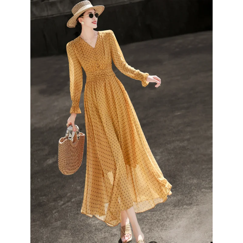 

MEXCOCO 2026New Spring/Summer French Style Bell SleevesVCollared, large-hemmed polka dot dress