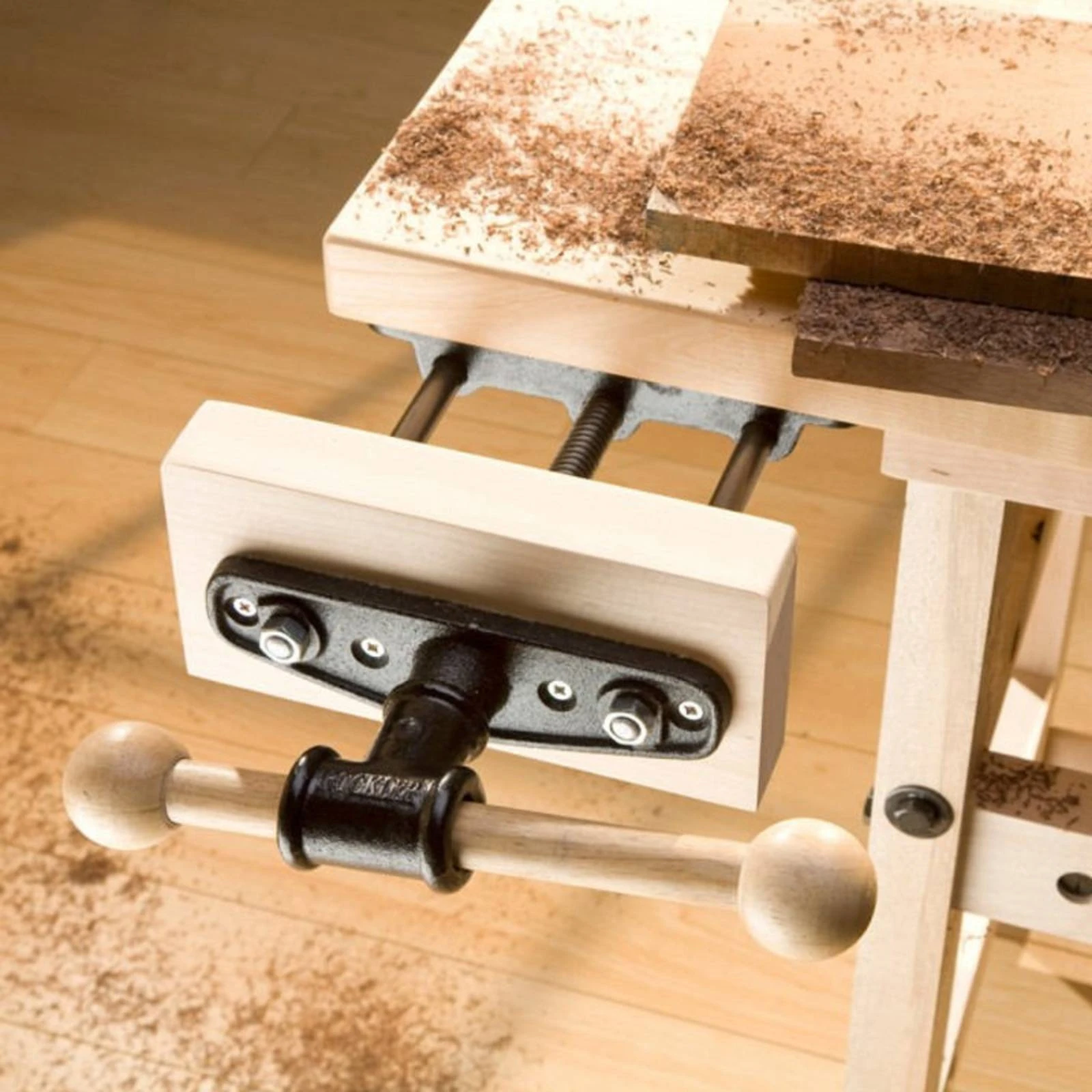 مشبك طاولة نجارة فولاذي ببرغي - مراجعة Woodworking Vise For Workbench وسعره